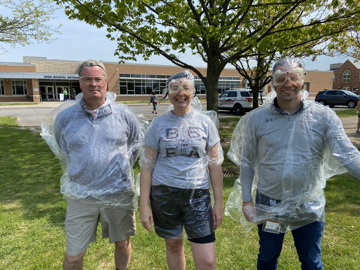 BBCSDBuzz's tweet photo. Before and after. Pie face at Jr HS Field Day! #bbpride #beforeandafter #BEEtheLIGHT https://t.co/K9M83PyYkx