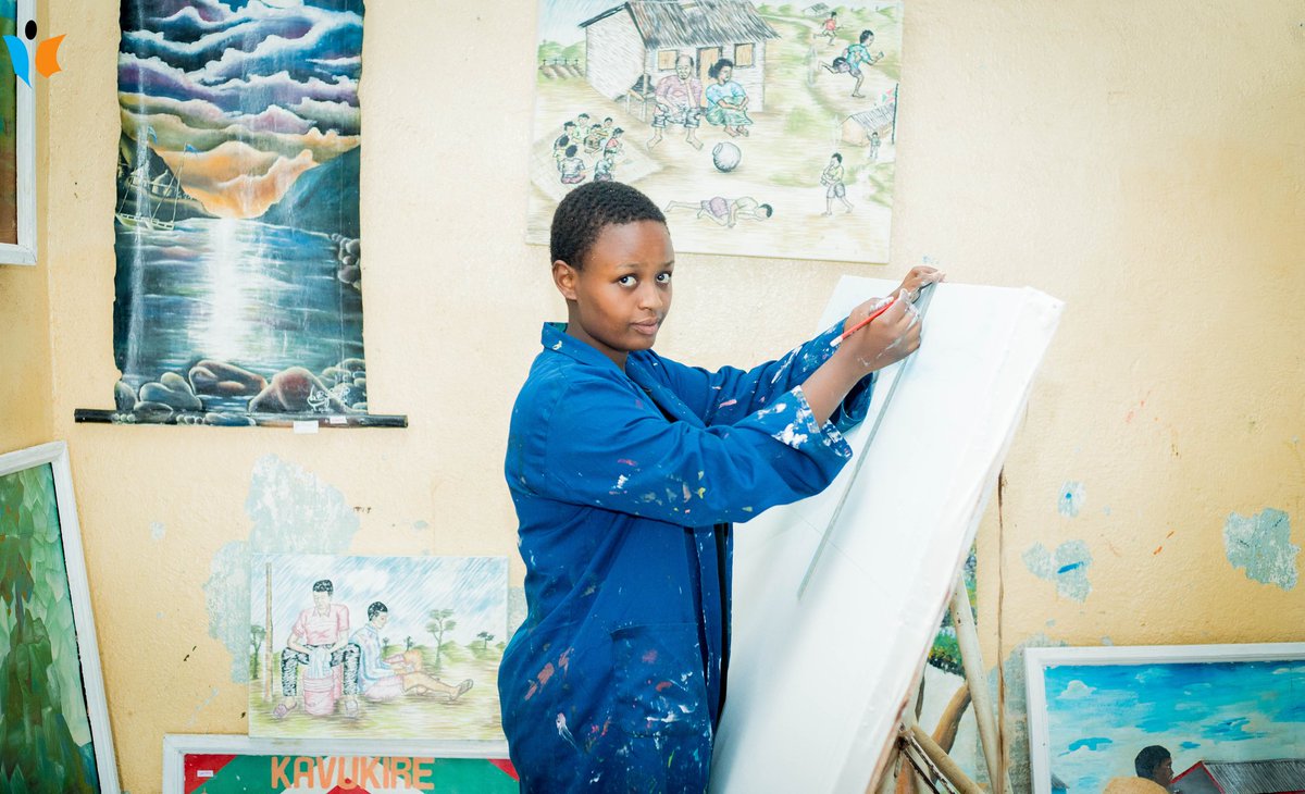 MagazineJimbere's tweet image. ✍🏾 À la veille de la finale du Festival de #dessin et de la bande dessinée, les 10 finalistes mettent déjà la main à la pâte: à l’École Technique Secondaire d’Art de @Gitega, chacun devant son chevalet s'apprête à reproduire sur toile l’œuvre soumise sur papier A4

🔖 Au