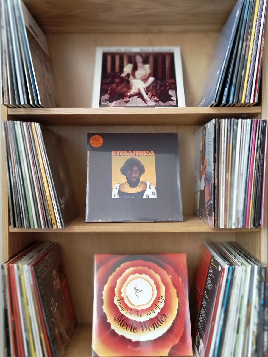 maxminervas's tweet photo. We've given our records a new home
in our arts section๐ผ ft. a cheeky cameo of
Marilyn, our resident Monstera๐ฑ
#maxminervas #portishead #records #recordmusic
#indiebookshop #Monstera #soulmusic
#currentyllistening #bookstagram https://t.co/GpbGopPHxH
