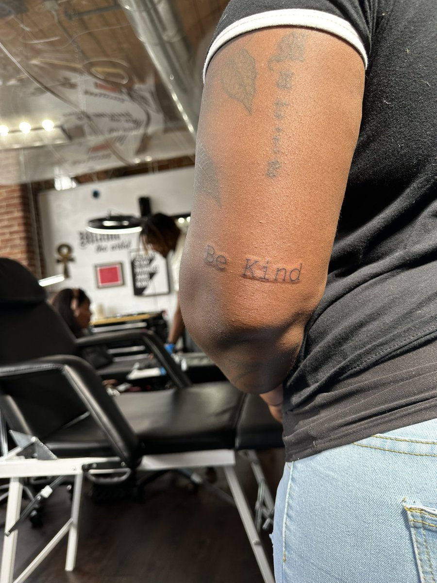 visualmetanoia's tweet photo. Be Kind &amp; Smile 🫶🏽
•
•
•
#visualmetanoia #atltattooartist #travelartist #tattoo #TattooArt #ink https://t.co/omPk5Wo21I