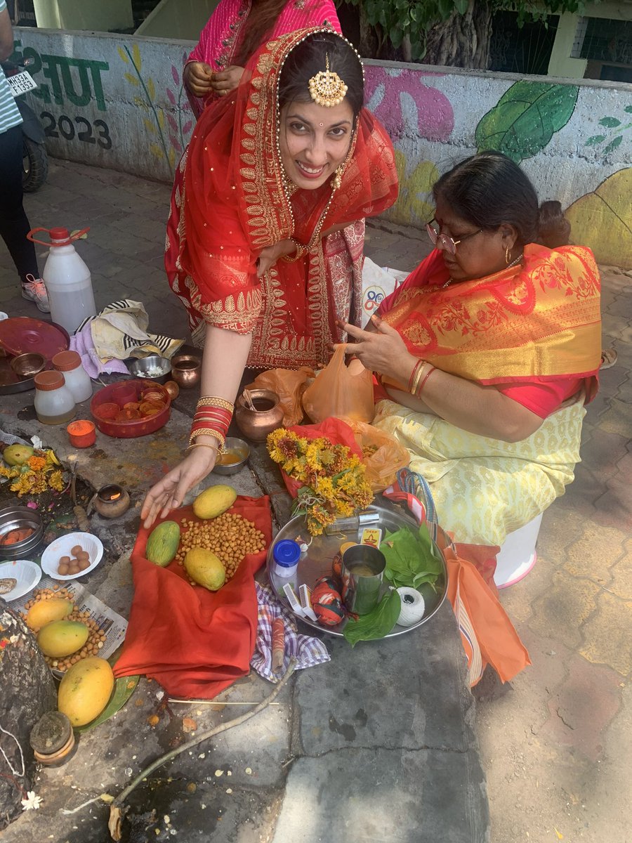 #vatsavitri2023 It was such a beautiful day. This was my first Vat savitri after marriage. Amazing experience. Did Bargad pooja. Hugged the Vat Vruksh after pooja & literally felt loved as if Devi Savitri blessed me. Even in the scorching summer felt the bargad ki Chav🧿🙏🏻❤️