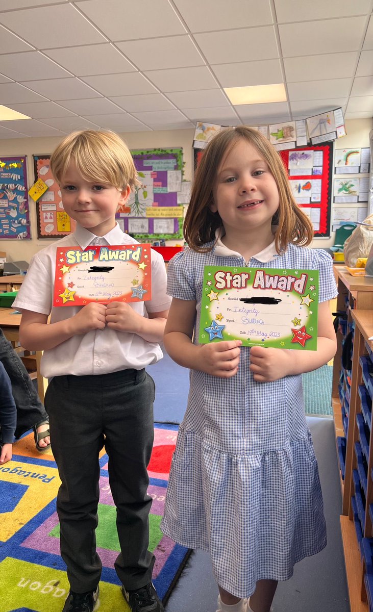 e1_stgeorge's tweet photo. Our two 🌟 of the week. They have both been working so incredibly hard. 😍 😍 ⁦@StAnnesgaCPS⁩ https://t.co/ym07NTvvRs