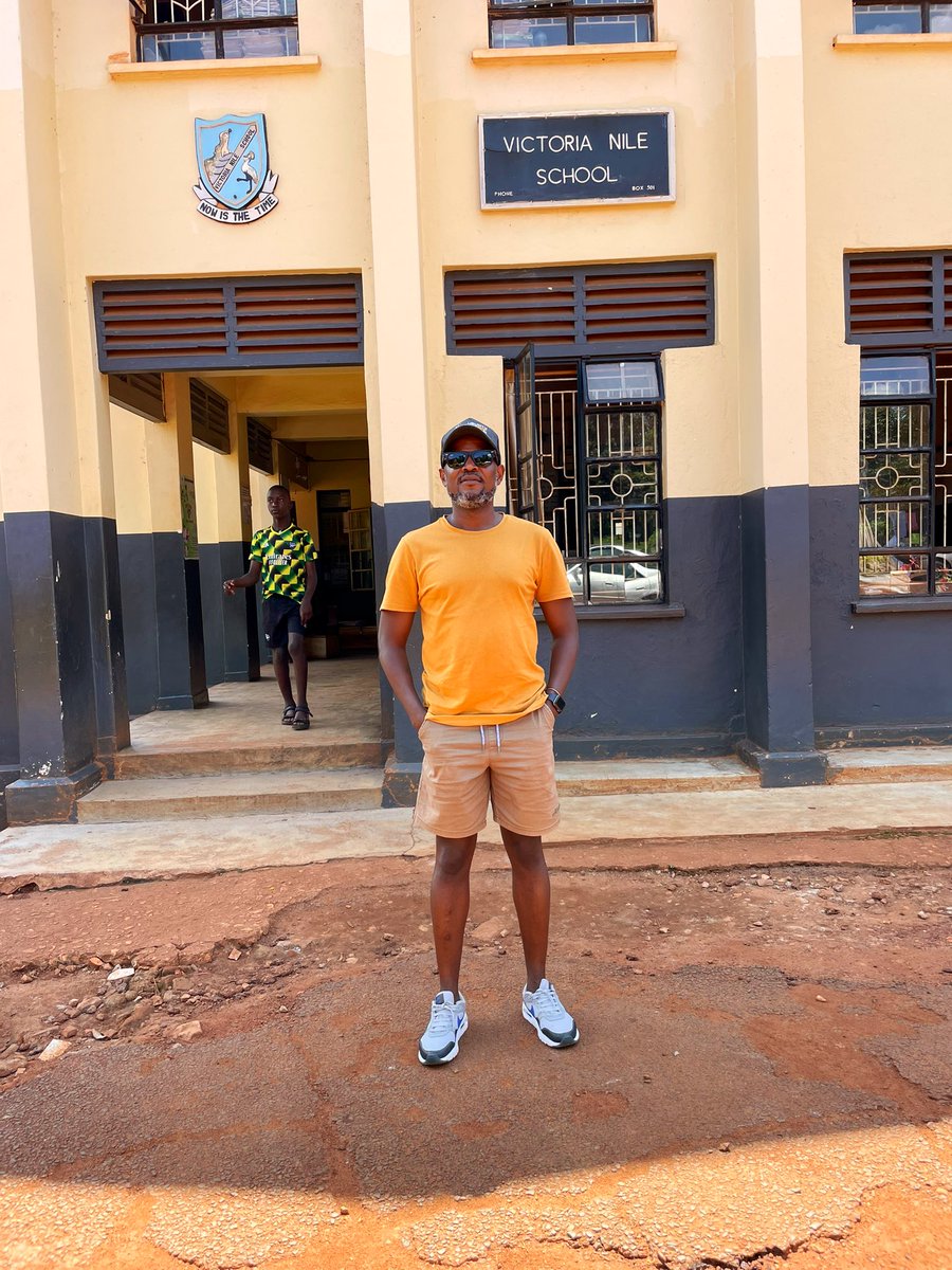 Comrade_Otoa's tweet photo. Took some time off while in jinja to visit my primary school. Victoria Nile Primary School made me who I am today. Great memories of the good old days when everything including the classrooms felt so big. I left this school 30 years ago!! 😎 https://t.co/3w9wYcyWHn