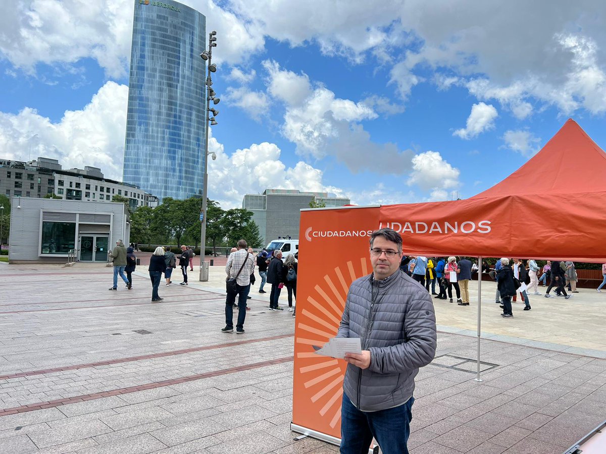 Cs_Bilbao's tweet photo. Gracias a todos los que os habéis podido pasar a conocer nuestras iniciativas.

Este #28M vota CS si tú también quieres un Bilbao más seguro, con mayor oferta cultural y con mejoras para la movilidad. https://t.co/S6YpuzYMAr