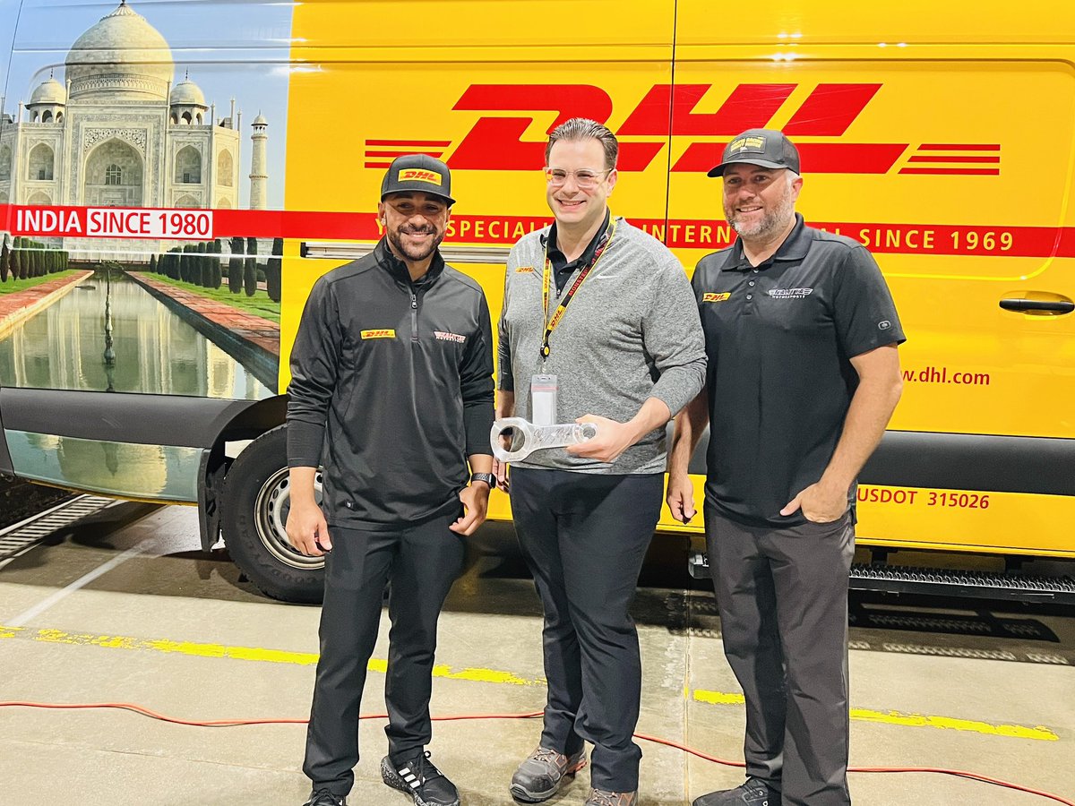 TeamKalitta's tweet image. .@JRTodd373 and @ShawnLangdon333 stopped by the @DHLUS O’Hare station this morning to kick off their #Route66Nats race weekend! 

It was great to see everyone in yellow and red that make what we do possible. #TeamDHL #SpeedofYellow