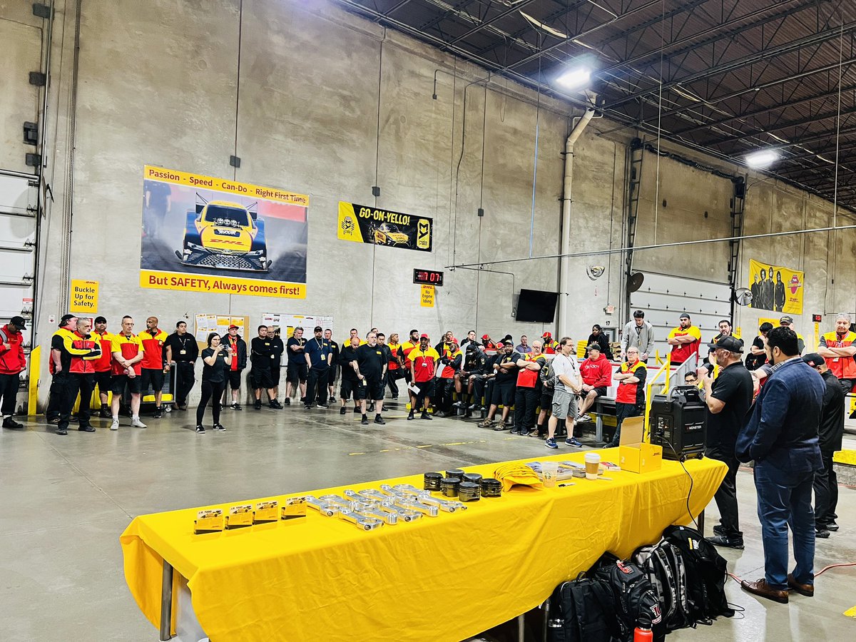 TeamKalitta's tweet image. .@JRTodd373 and @ShawnLangdon333 stopped by the @DHLUS O’Hare station this morning to kick off their #Route66Nats race weekend! 

It was great to see everyone in yellow and red that make what we do possible. #TeamDHL #SpeedofYellow