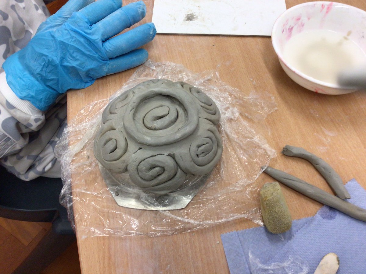 LRIschool's tweet photo. This week our students have been exploring clay and produced some interesting textured clay vessels. Well done everyone, We are looking forward to seeing the finished painted pots. ๐จ๐ฉโ๐จ
#clay #texture #art #HospitalEducation #TheraputicArt #exploringmaterials https://t.co/5ri0CfdB0e