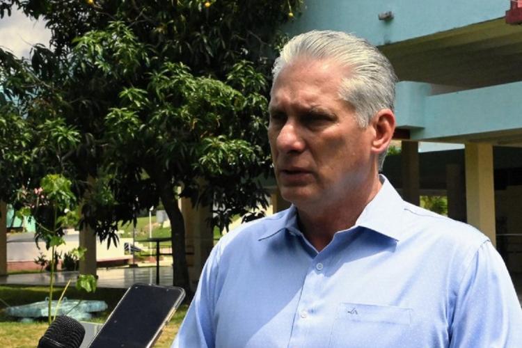 Nosotros tenemos que superar esta situación por nosotros mismos, con nuestro talento, con nuestro esfuerzo, con nuestro trabajo, superando el bloqueo, aunque no lo levanten.

<a href="/DiazCanelB/">Miguel Díaz-Canel Bermúdez</a> 

#MejorEsPosible

pcc.cu/noticias/el-va…
