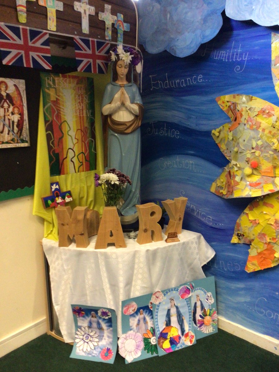 StRaphsRC's tweet photo. Nursery Class made a beautiful flower crown for Mary Our Mother. The children have been learning how Mary is the Mother of Jesus and how we can show our love for Mary. https://t.co/UnL0HBpm62