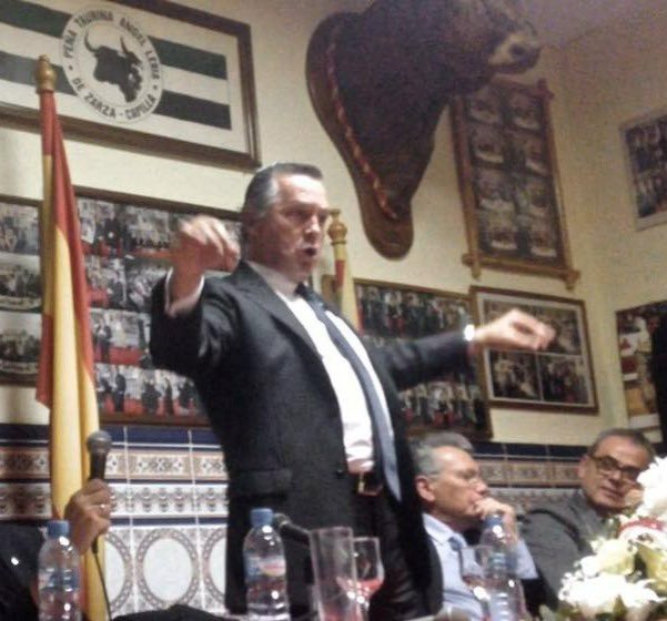 Uaala la intel·ligència artificial és genial!
La resposta;

"No cal. Aquesta foto ja existia"