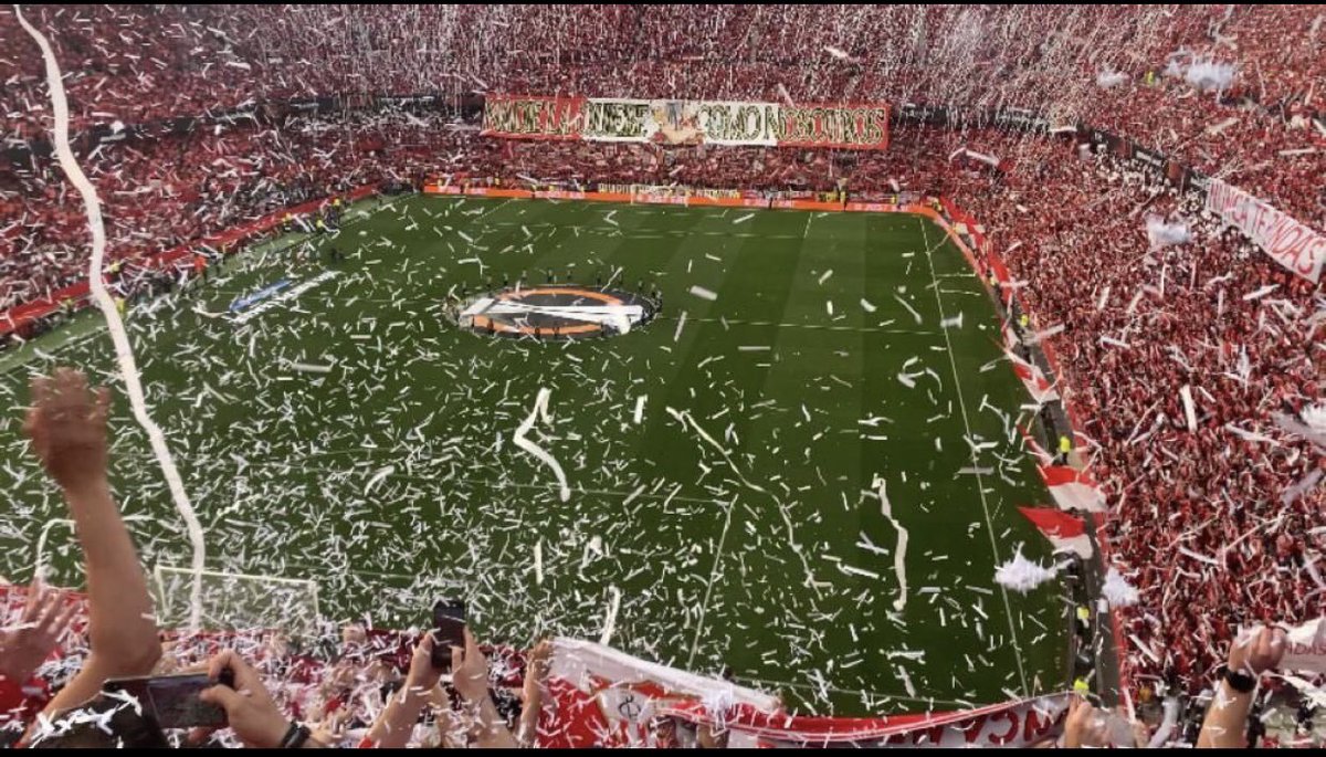 franrc_29's tweet photo. El día de ayer fue una locura y esta foto es una obra de arte. https://t.co/1MLQEPL5Se