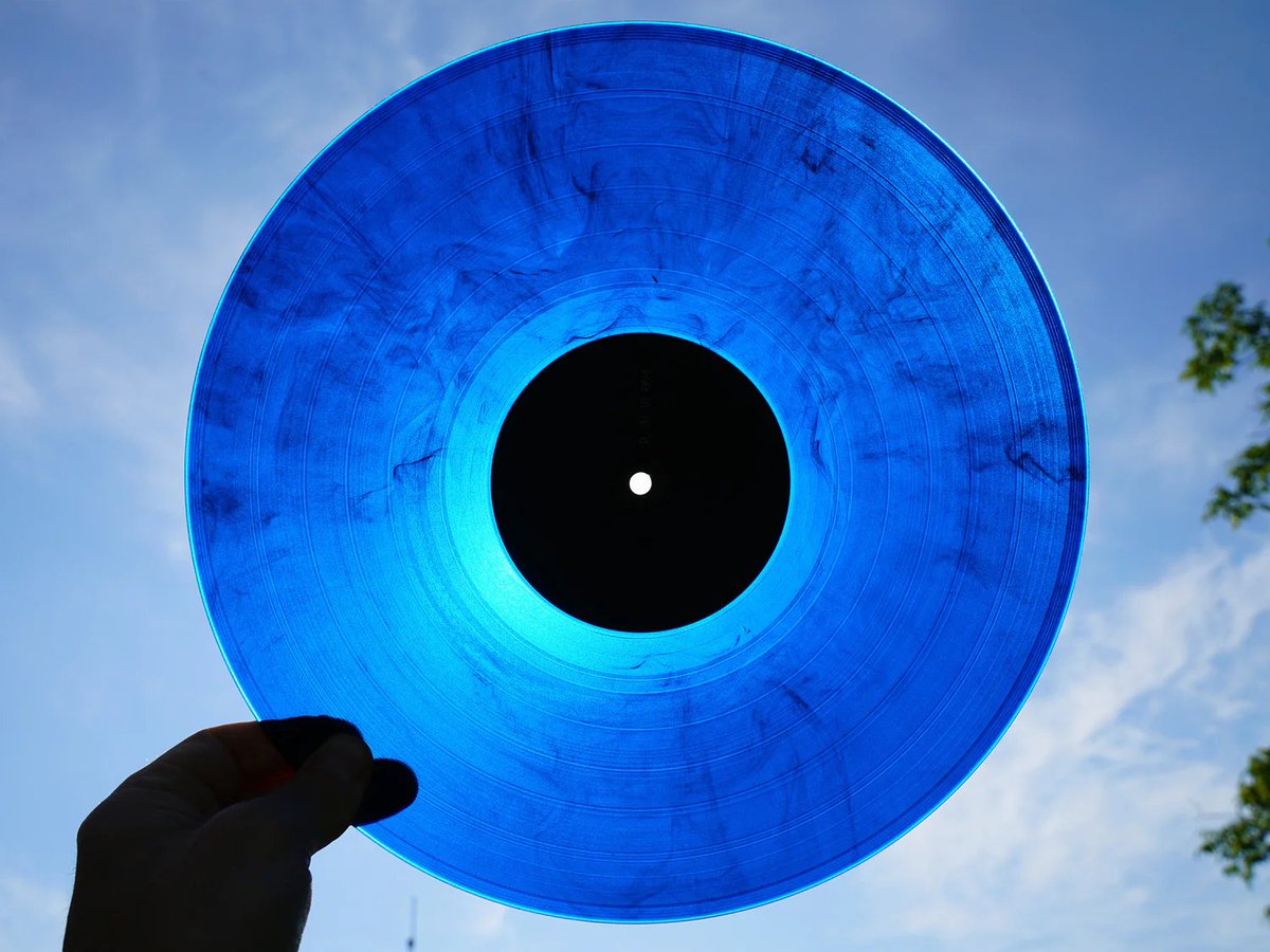 Amanita_Design's tweet photo. 🎶 Back in stock! 🚀

Samorost 3 Soundtrack 2LP by Floex is back and available again on this hard-to-resist marble blue vinyl! Comes with a FLAC download code and 6 art prints.

Grab one in our shop: https://t.co/XddGWJr4ft https://t.co/QYAvNSSCZR