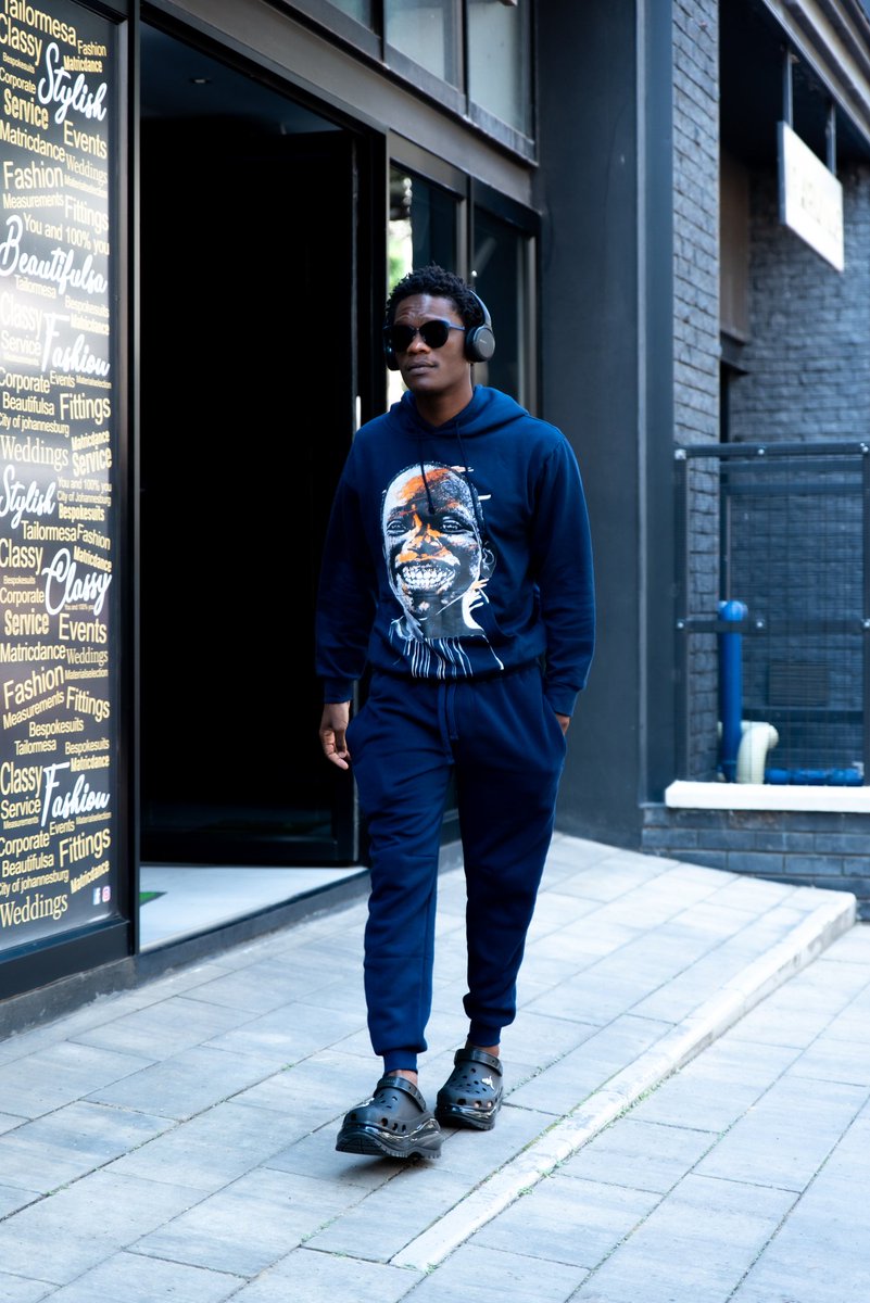 ElliotSithole1's tweet photo. Stepping into the weekend with comfort. Shop Elliot Sithole Hoodie at Edgars Sandton City.
@TsipaLemogang πππΎ
#facesofyou #TheGreatestArtist
#ElliotSithole https://t.co/NS7TMOux0P