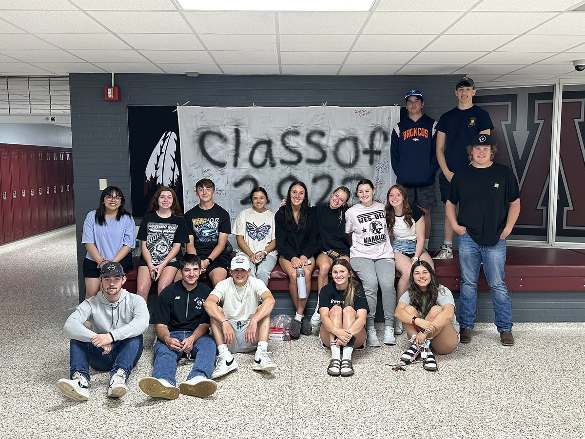 WesDelSC's tweet photo. Seniors had a little fun after hours https://t.co/zwTBOuC05J