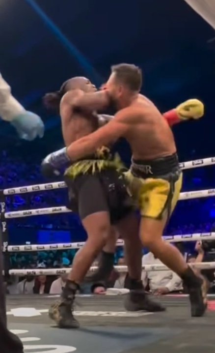 Cptn_Chinchilla's tweet photo. @KSI  You owe Fournier a re match even at a different angle the knockout was not clean. https://t.co/UBr4pOEIWh