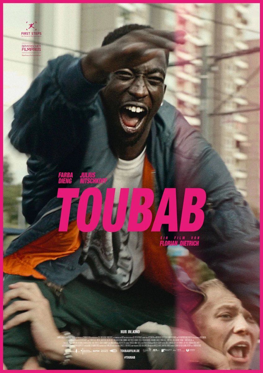 merlinpapin3's tweet photo. .@FredOL69007 Ce soir sur .@ARTEfr le film #Toubab Florian Dietrich (2021)
Avec : Farba Dieng, Julius Nitschkoff, Valerie Koch, Michael Maertens, Uwe Preuss, Nina Gummich, Seyneb Saleh, Burak Yigit, Paul Wollin, Christopher Vantis, Tamer Arslan, Kwam.e
