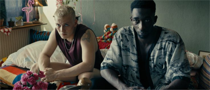 merlinpapin3's tweet photo. .@FredOL69007 Ce soir sur .@ARTEfr le film #Toubab Florian Dietrich (2021)
Avec : Farba Dieng, Julius Nitschkoff, Valerie Koch, Michael Maertens, Uwe Preuss, Nina Gummich, Seyneb Saleh, Burak Yigit, Paul Wollin, Christopher Vantis, Tamer Arslan, Kwam.e