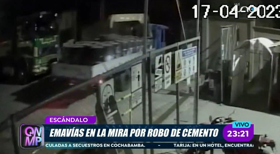 JRMarquezM's tweet photo. #BOLIVIA La corrupción en #EMAVIAS desata el accionar de @ivanariasduran en @LaPazAlcaldia. Auge y caída del ex gerente Berdeja. Como menciona G. Orwell en "Rebelión en la granja": "todos los animales son iguales, pero hay animales más iguales que otros" https://t.co/RdFvL16YFB