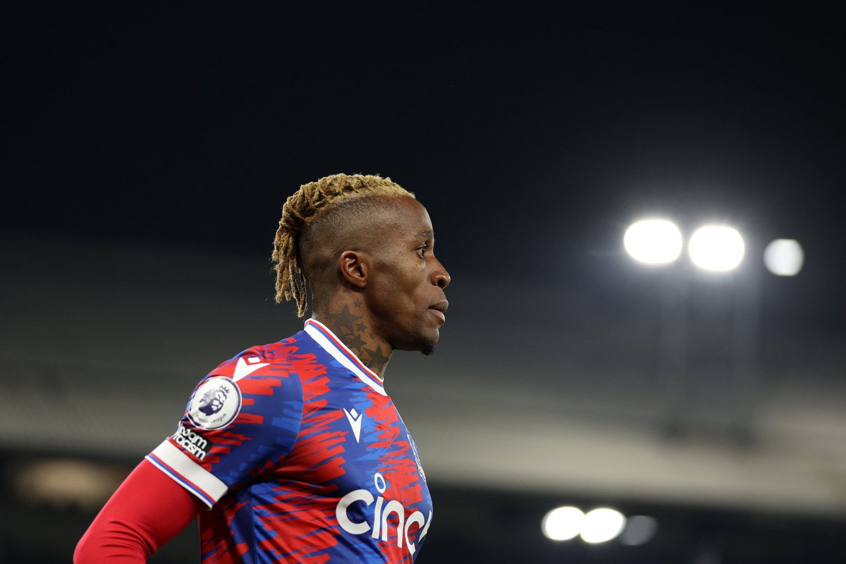 FabrizioRomano's tweet photo. Hodgson on Wilfried Zaha’s contract set to expire in June: “The club has had talks with Zaha over new deal, those talks will continue”. 🔵🔴🦅 #CPFC

“I have no idea what the outcome will be. All I can hope for is you’ll be able to see him playing for Crystal Palace next season”. https://t.co/ToyGSaz1b8