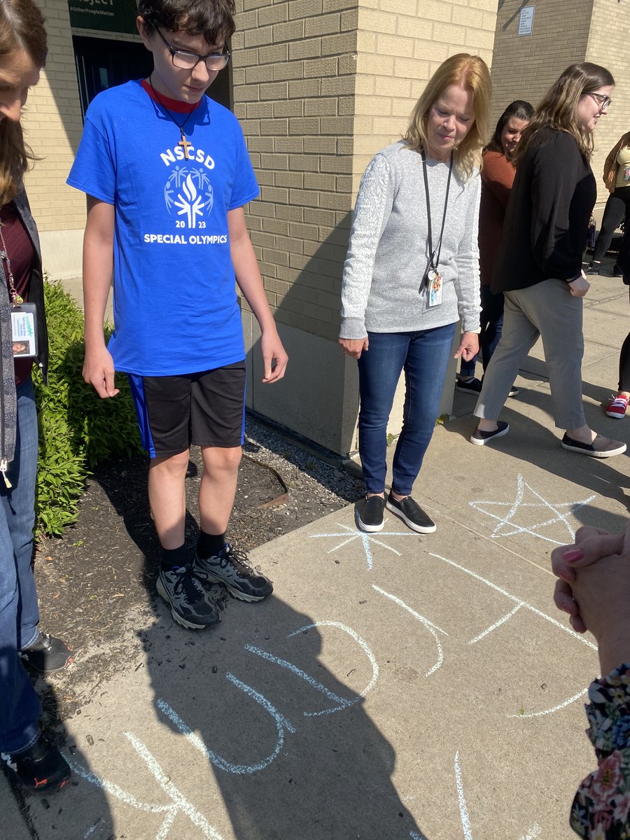 RoxMiddle's tweet photo. RRMS sees off our Special Olympic participants with style!!!! https://t.co/j3ovBO4pz7