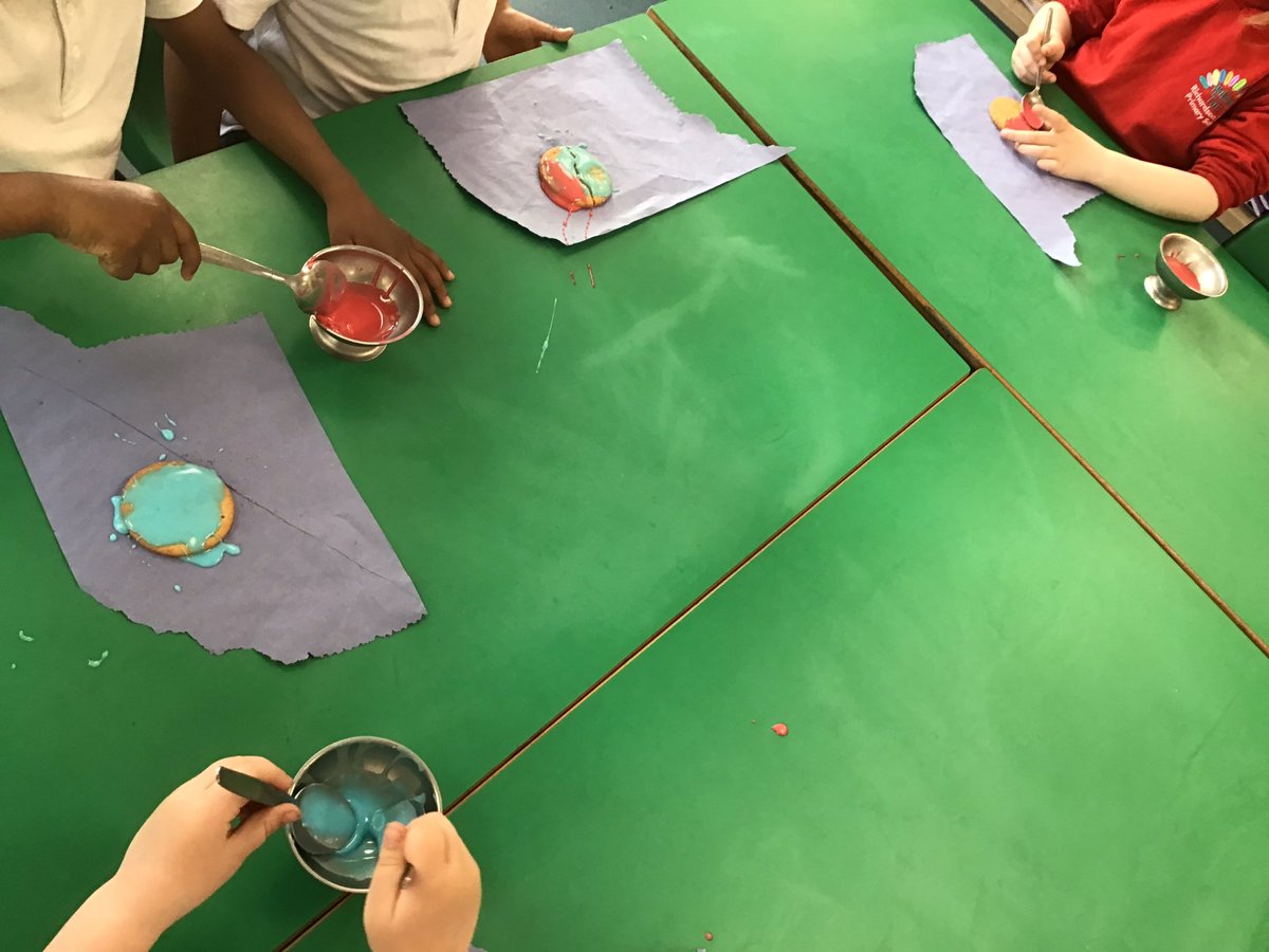 Y1RDPS's tweet photo. #RDPSY1 are using ‘half’ to decorate their biscuits! We know that half is 2 equal parts 🌗🍪 https://t.co/ogBz3tHD20