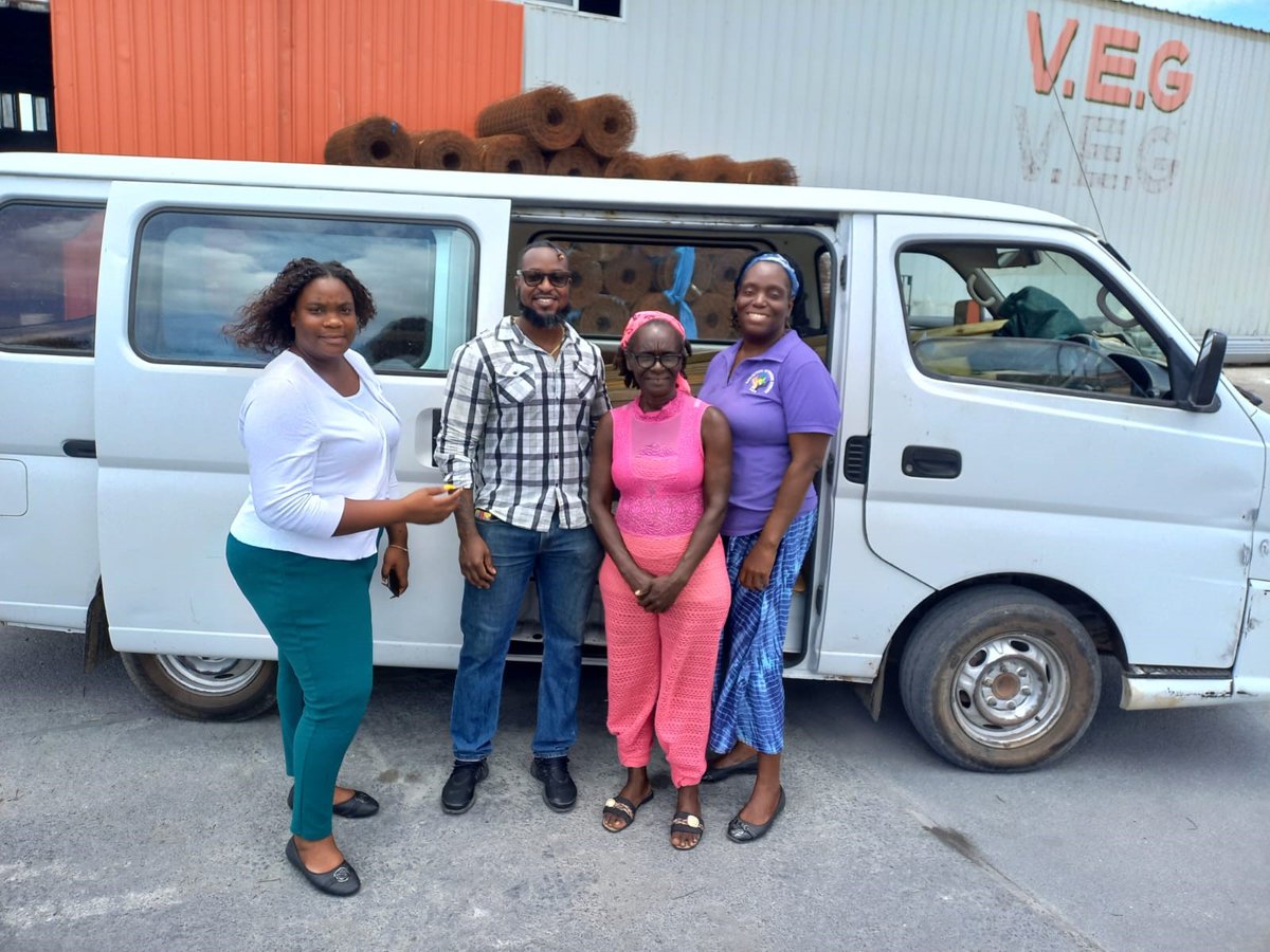 By equipping #women #farmers with the necessary tools & materials, @FAOCaribbean @AMEXCID @CARICOMorg is enabling the establishment of a more resilient & productive farming system. Through the #WaterEnergyNexus in #Agriculture 🇦🇬sub-project farmers can upscale their operations!