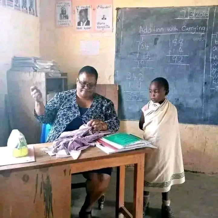 You still remember Teacher Joyce Malit from Narok? 

She's, with her pupil, at the airport on their way to Mombasa for a 3 day fully paid holiday courtesy of Expeditions Maasai Safaris.

#earthquake Intelligence Committee Kshs Azimio Naivasha PCS Mudavadi Ps Rono Babu Owino