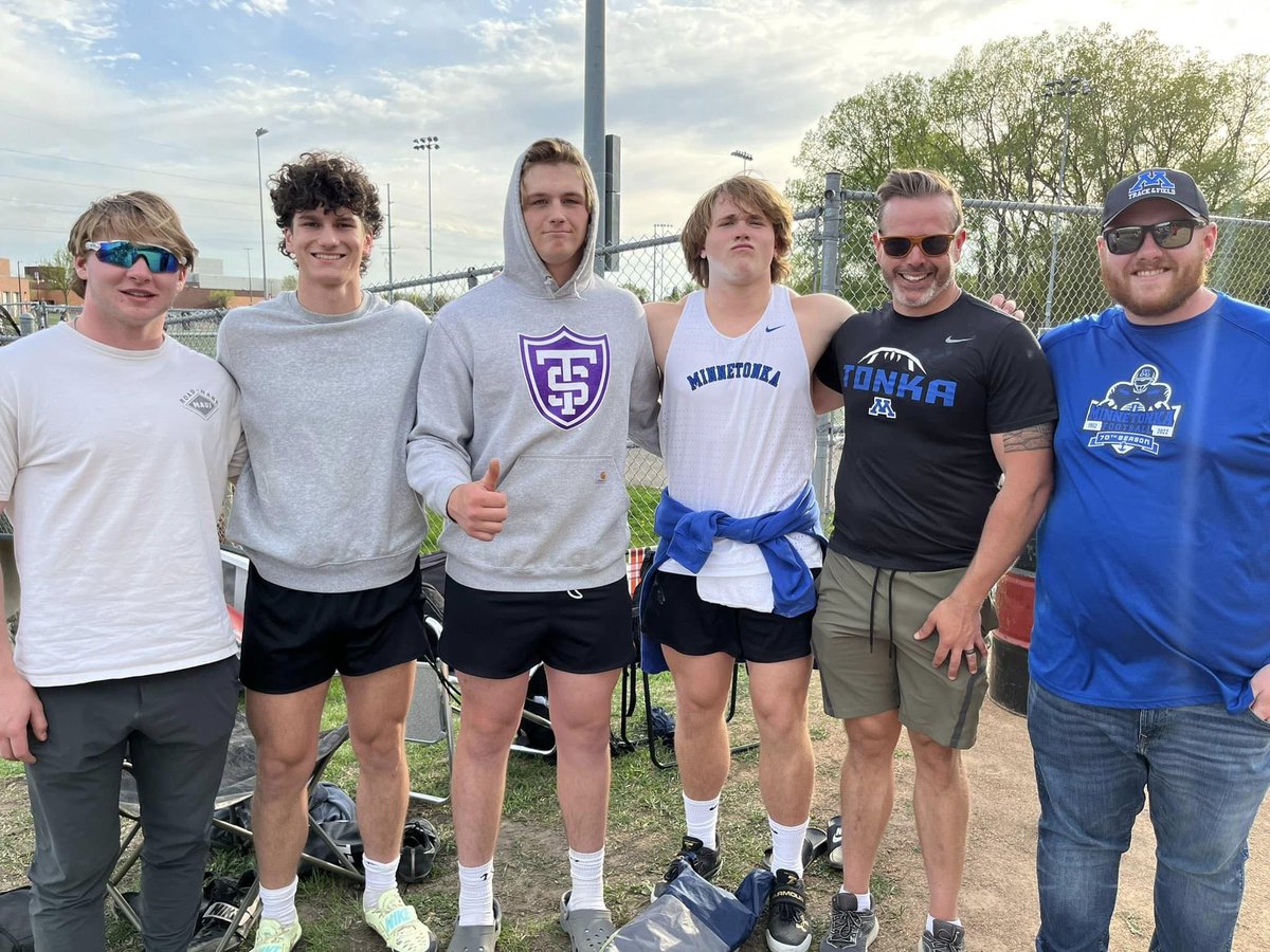 RealCoachBell65's tweet image. Blessed to get to go into battle with these guys today!  Love this group!  #TrueTeam