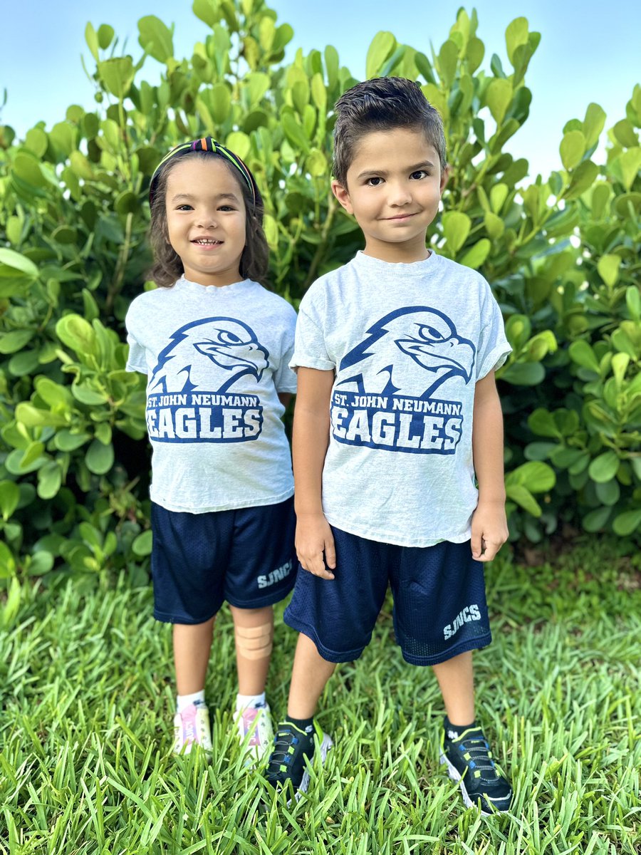 Friday faces 😁😏
.
.
.
#the305twins #miamilife #fridayfaces #fridayface #friday #fridayvibes #fridaymood #fridayfeeling #fridayfeels #fridayfun #portraitmode #portrait #tgif #tgifridays #schooldays #schoolday #friyay #fridaymorning #FridayMotivation #FridayThoughts #weekendready