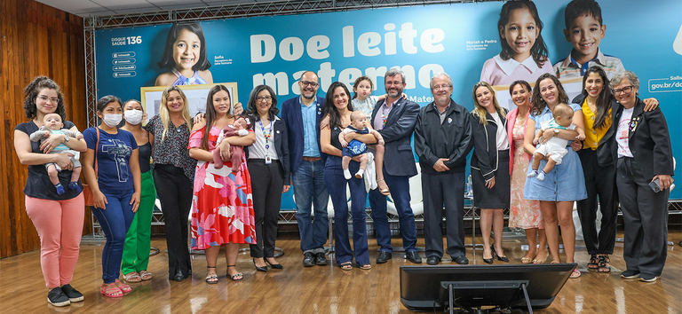 nisia_trindade's tweet photo. Por isso, o @minsaude lança a Campanha Nacional de Doação de Leite Humano, uma campanha de toda a sociedade. O Brasil, por meio da @fiocruz, lidera a Rede Global de Bancos de Leite Humano (#rBLH), que tem parceria histórica com o Ministério da Saúde. https://t.co/q2lNMU73ZZ + https://t.co/D3k0ERFfcg