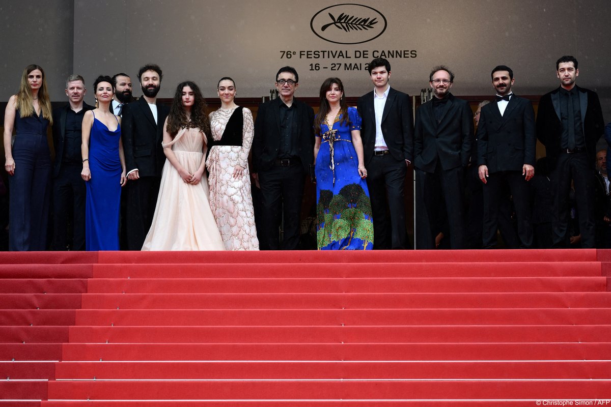 Festival_Cannes's tweet photo. ✨ Montée des Marches de KURU OTLAR USTUNE (LES HERBES SÈCHES) de NURI BILGE CEYLAN
-
✨ Red Steps of KURU OTLAR USTUNE (ABOUT DRY GRASSES) by NURI BILGE CEYLAN #Cannes2023 #Competition #OfficialSelection @_nbc_ @merveedizdar https://t.co/NTHpIw8M9X