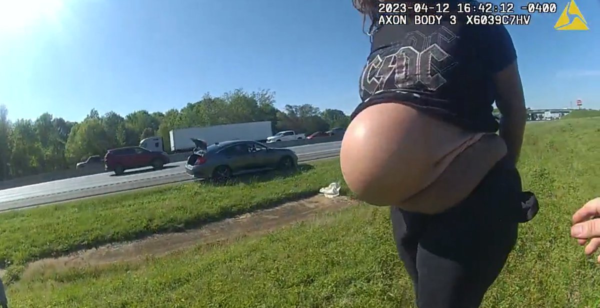 AndersonSheriff's tweet photo. NEW: First look at body camera images of our FAKE RUBBER BELLY traffic stop.
#Deputies find 1500 grams of cocaine under the suspect’s fake bump. Miller &amp; Mitchem are both arrested. https://t.co/hm2RwMpBZQ