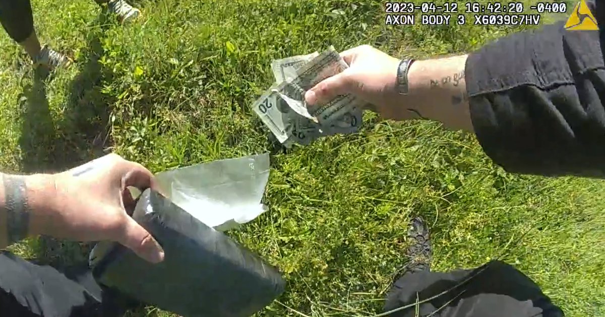 AndersonSheriff's tweet photo. NEW: First look at body camera images of our FAKE RUBBER BELLY traffic stop.
#Deputies find 1500 grams of cocaine under the suspect’s fake bump. Miller &amp; Mitchem are both arrested. https://t.co/hm2RwMpBZQ