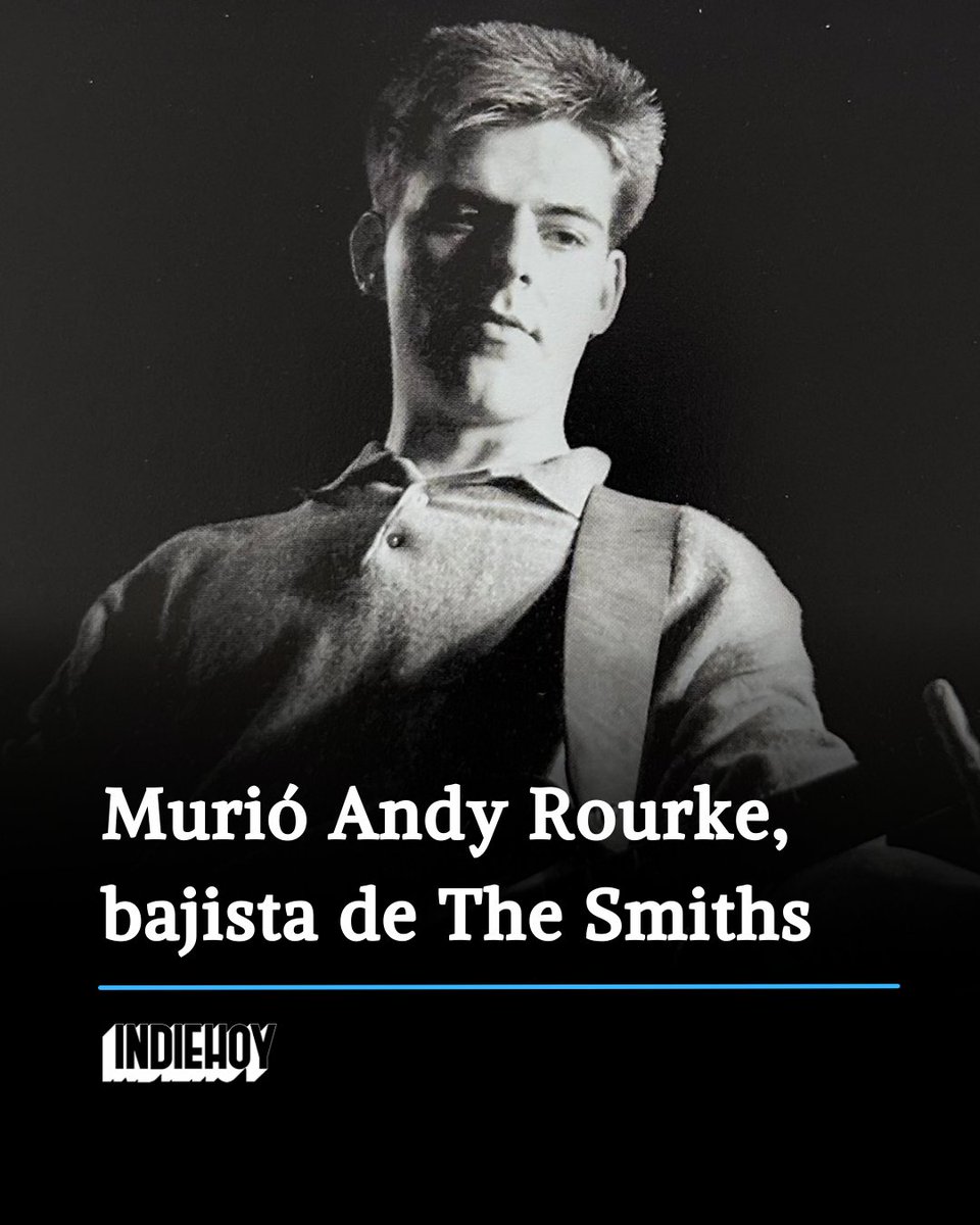 indiehoy's tweet photo. Andy Rourke, bajista de The Smiths, falleció este jueves a sus 59 años después de una larga batalla contra un cáncer de páncreas. La noticia fue confirmada por Johnny Marr en sus redes.

Rourke se unió a The Smiths después del primer show de la banda y participó de los cuatro discos que publicaron. Luego de la disolución del grupo en 1987, integró la primera banda solista de Morrissey y tocó junto a Sinéad O’Connor y The Pretenders.

“Andy siempre será recordado como un alma bondadosa y hermosa por todos los que lo conocieron, y como un músico sumamente dotado por las personas que aman la música” escribió Marr en su comunicado.