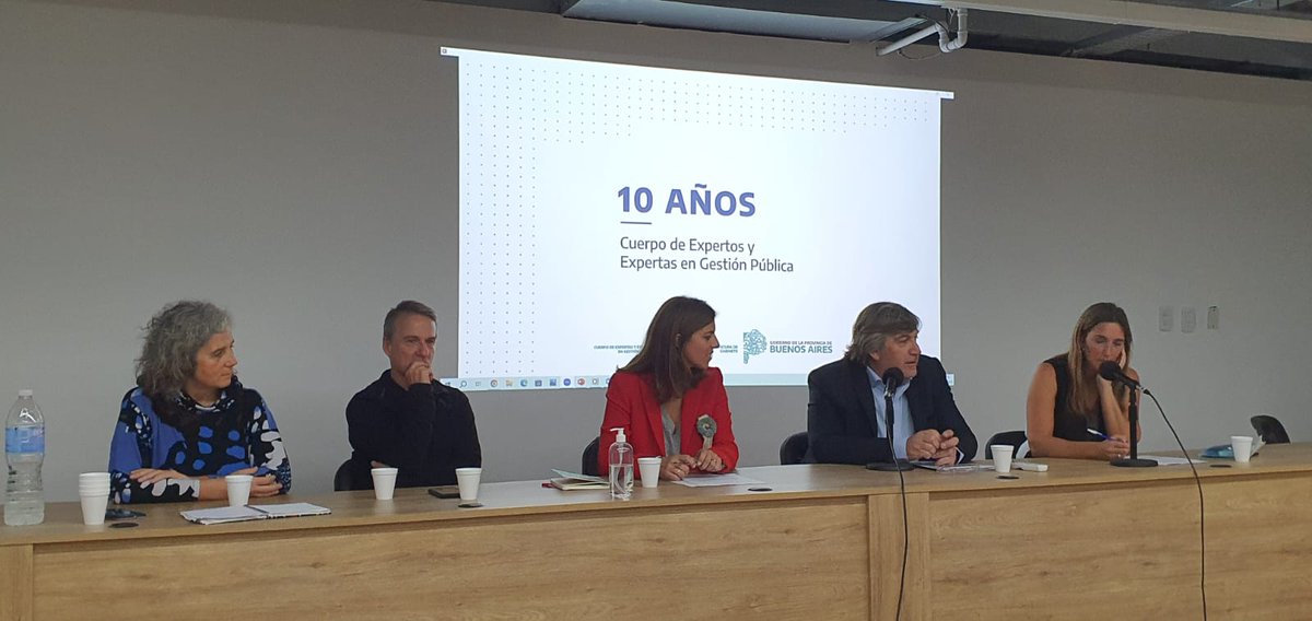 Mariel_Payo's tweet photo. Comparto instantaneas del Conversatorio "Pensar lo complejo: las oportunidades actuales de la gestión para el fortalecimiento del Estado democrático". Una excelente jornada de reflexión sobre los debates actuales para pensar el Estado en los 40 años de democracia @ExpertosBA https://t.co/gPLkqrR6sS
