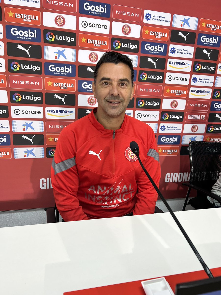 Míchel Sánchez en RdP sobre su futuro:

“Por encima de los contratos está mi palabra y yo aquí soy muy feliz. La gente del Girona FC no debe sufrir. No pienso en otra cosa que no sea Girona”.

Reconozco que he sonreído y me he alegrado al leer esto. Lagrimillla casi.