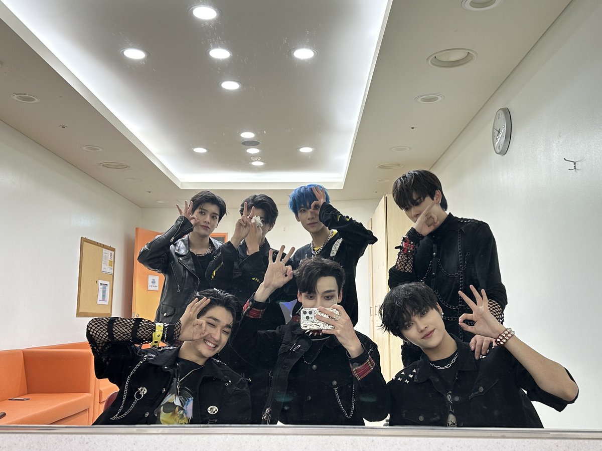fantasyboys_'s tweet photo. 안녕하세요 태선입니다😈
내가 사랑했던..❣️ 
미로, 슈러라 팀 멤버들 
모두 고마웠던 추억이에요
얘들아 사랑해😘

#소년판타지 #FANTASYBOYS
#태선 #TAESEON https://t.co/uT75NhChFq