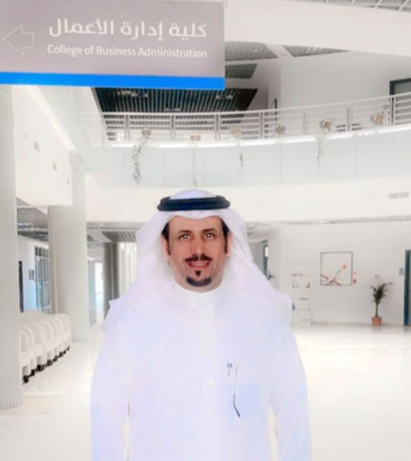 نقدم بالتهنئة لمشرف قسم اللغة العربية بمكتب التعليم بنفي الأستاذ/ نايف حميد العتيبي بمناسبة حصوله على درجة الماجستير في إدارة الموارد البشرية التنفيذي بتقدير ممتاز من كلية إدارة الأعمال بجامعة حائل.
متمنين له التوفيق والسداد .