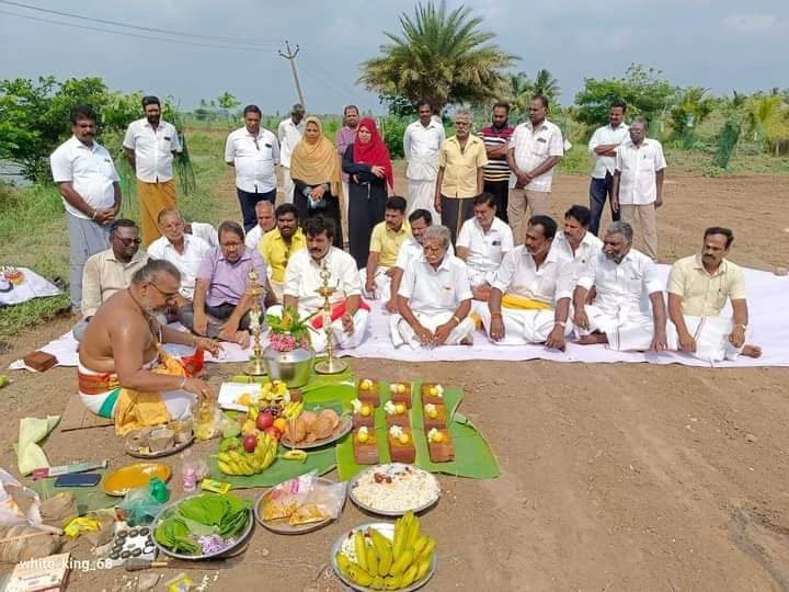 United_Tanjore's tweet image. முன்னாள் மத்திய சுகாதாரத்துறை அமைச்சர்,  பாமக தலைவர் திரு. @drramadoss MP அவர்களின் நிதியில் 25 லட்சம் மதிப்பீட்டில் ஆடுதுறை பேரூராட்சி மருத்துவக்குடியில் உள் விளையாட்டு அரங்கம் அமைப்பதற்கான அடிக்கல் நாட்டு விழா இன்று நடைபெற்றது. #Aduthurai #Kumbakonam_Sub_Urban
#UnitedThanjavur