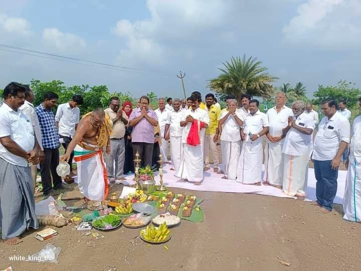 United_Tanjore's tweet image. முன்னாள் மத்திய சுகாதாரத்துறை அமைச்சர்,  பாமக தலைவர் திரு. @drramadoss MP அவர்களின் நிதியில் 25 லட்சம் மதிப்பீட்டில் ஆடுதுறை பேரூராட்சி மருத்துவக்குடியில் உள் விளையாட்டு அரங்கம் அமைப்பதற்கான அடிக்கல் நாட்டு விழா இன்று நடைபெற்றது. #Aduthurai #Kumbakonam_Sub_Urban
#UnitedThanjavur