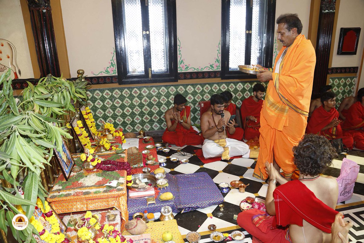 cosmic_magnet's tweet photo. RT https://t.co/XwlsgNpygn 10-18 May 2023 MAHAPUJA &amp; Maruti yagna
Shri kashtbhanjandev hanumanji Maharaj Salangpur dham.
https://t.co/qGBsQP7LDU
#swaminarayan #inspiration #quote #salangp… https://t.co/QDdyZzRUt2