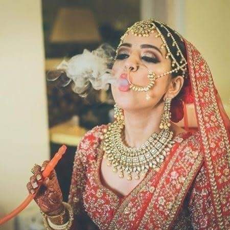 VikashMohta_IND's tweet photo. इस नये चलन  का विरोध करिये नहीं तो हम परंपराओं को खो देंगे..!!

Pre wedding shoot के नाम पर शादी से पहले ही हनीमून कराके संस्कृति का चीरहरण करने वाले,कभी दुल्हन को कभी सुट्टा, चिलम फूंकता दिखाते हैं,कभी हाथ में शराब का गिलास पकड़ा देते हैं,कभी नीचे से लहँगा गायब कर  शॉर्ट्स पहना देते हैं..!!

परंतु हम इनका विरोध नहीं करते बल्कि हमारे घर की बेटियाँ प्री-वेडिंग शूट के नाम पर इनका अनुकरण करने लगी हैं। 

वेस्टर्न की नकल कर हिंदू दूल्हा-दुल्हन शेंपियन की बॉटल खोल रहे हैं या मंडप पर चुँबन ले रहे हैं। बहुत आवशयक हो तो शालीन रहें  इस फूहड़पन से अगली पीढ़ी क्या सीखेगी  ? सनातन संस्कृति यानी हिंदू विवाह पद्धति में दुल्हन देवी स्वरुप लक्ष्मी होती है और दूल्हा विष्णु अवतार स्वरूप में माना जाता है सेहरा पहने लड़के से चरण स्पर्श तक नहीं करवाये जाते,लेकिन रतिक्रिया की कसर छोड़ हर तरह की अश्लीलता का प्रदर्शन हो रहा है। 

हम हमारे संस्कारों की धज्जियां उड़ाने वाले टीवी नौटंकी, फिल्मों और फिल्मी लोगों की शादियाँ से प्रभावित हो अपने पवित्र संस्कारों को  नष्ट करने पर तुले हैं।