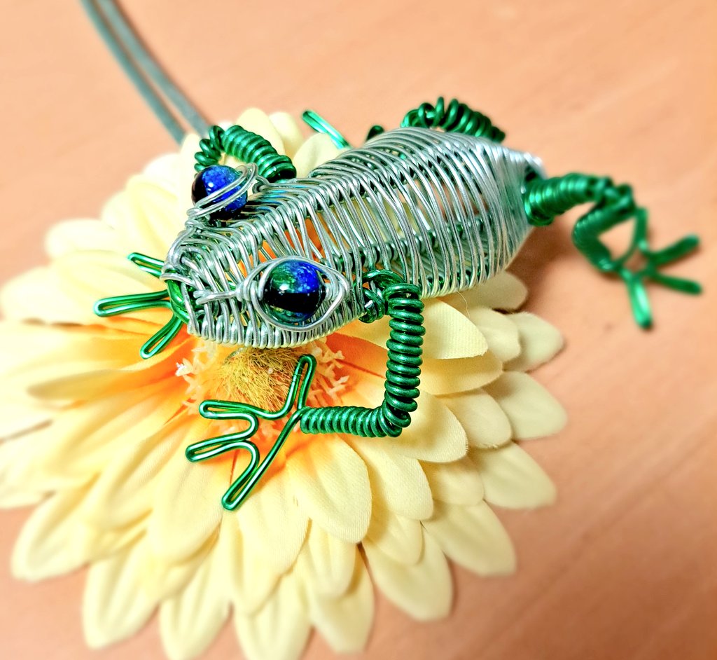 hariganemeguri's tweet image. キラキラ✨おめめの🐸も生まれたケロ
ネムネムおめめにもなるケロ🐸
#蛙
#withwire