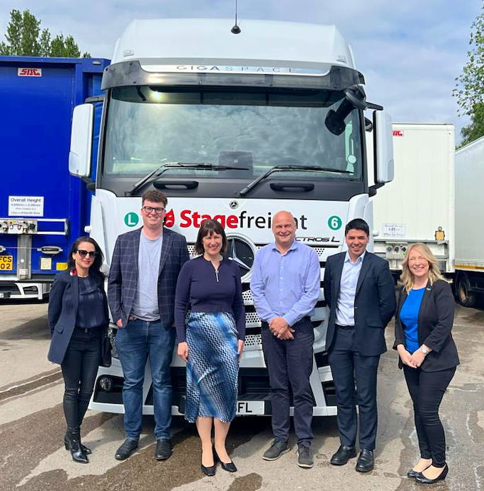 RHANews's tweet photo. We’re delighted to have had the opportunity to sit down with Shadow Chancellor @RachelReevesMP this morning. We discussed:

🧑🏻‍🔧The skills shortage
💷Cost pressures
🌍#NetZero challenges
🚌#DriverFaciilities

#NationalCoachWeek @Stage_Freight https://t.co/7wgfBtJSjk