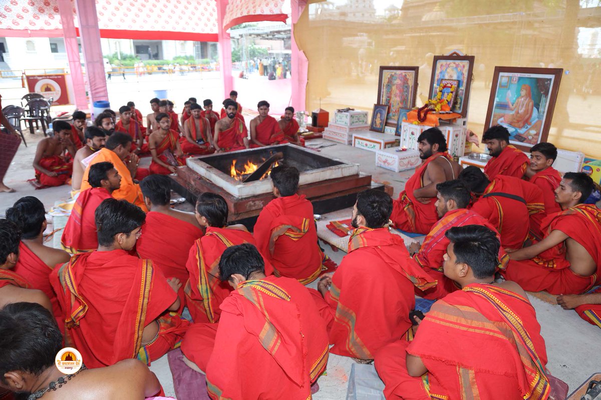 cosmic_magnet's tweet photo. RT https://t.co/rpXx3edSFy 10-18 May 2023 MAHAPUJA &amp; Maruti yagna
Shri kashtbhanjandev hanumanji Maharaj Salangpur dham.
https://t.co/qGBsQP7LDU
#swaminarayan #inspiration #quote #salang… https://t.co/nYMff2GY55