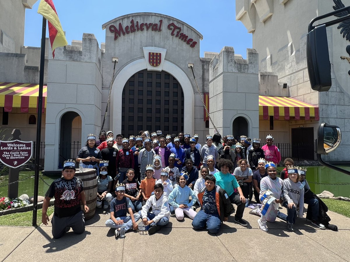 MarlinISD_Elem's tweet photo. Our 4th grade Ss took a trip back in time to Medieval Times yesterday. The show started with an SEL lesson on bullying and ended with a jousting tournament. Itβs all about the experiences! #committedtoexcellence #drivenbypride @Jewelisha_J @mrdkelley https://t.co/sJoIFrZdHh