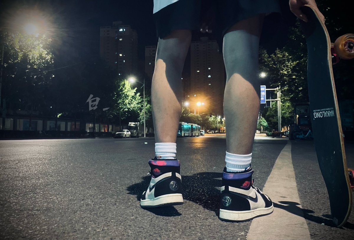 袜子有点白。                                        小半年没拍过照了
