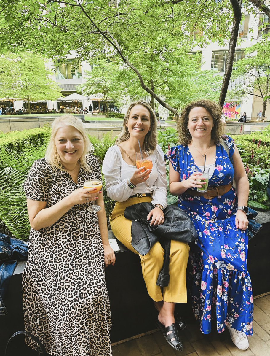 KayWynn19's tweet image. A fantastic day in London yesterday graduating from the Diversity in Retail Global Female Leader programme 🎉 

@WomeninHT @DiversityRetail @mycoopfood 

Thank you to my mentor and Peer Accountability Group for the support and guidance 

#globalwomenleadersprogramme #GWLP