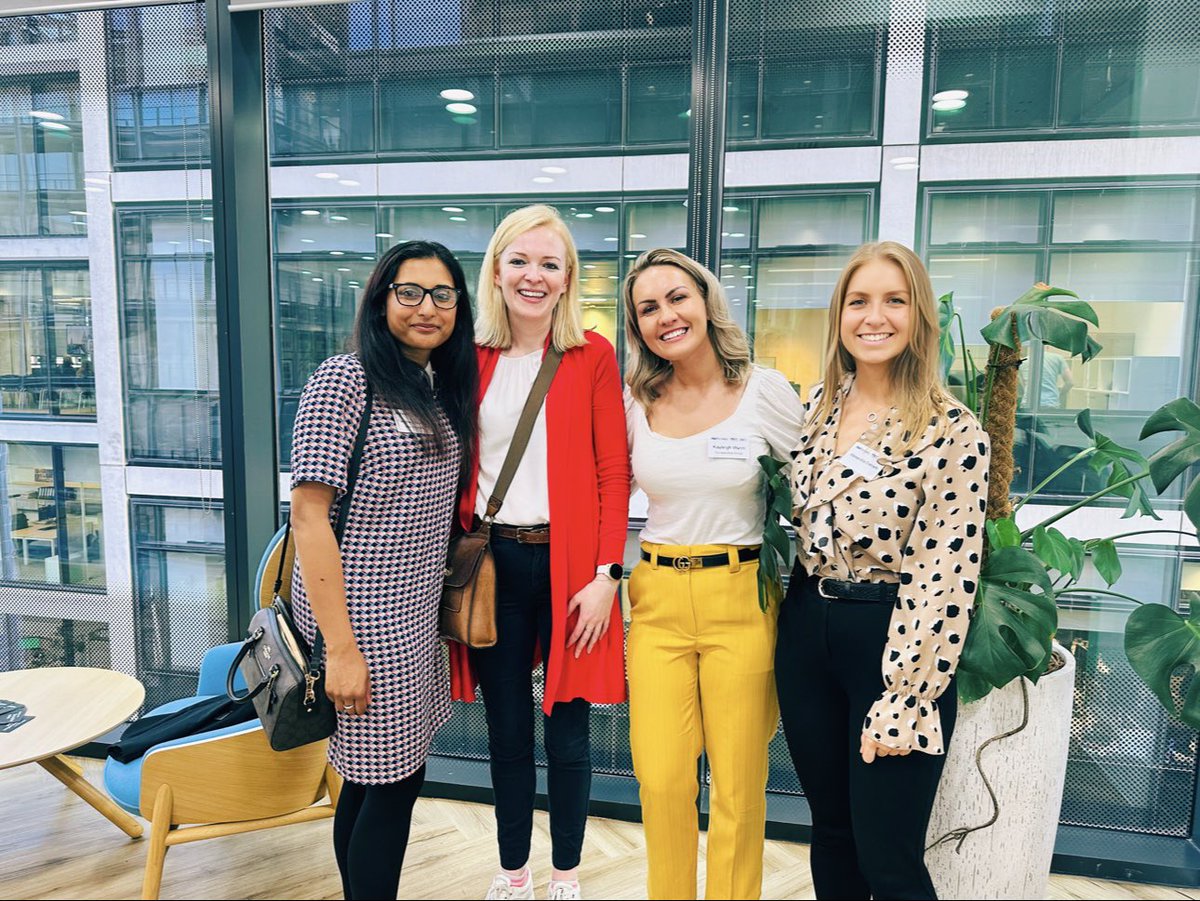 KayWynn19's tweet image. A fantastic day in London yesterday graduating from the Diversity in Retail Global Female Leader programme 🎉 

@WomeninHT @DiversityRetail @mycoopfood 

Thank you to my mentor and Peer Accountability Group for the support and guidance 

#globalwomenleadersprogramme #GWLP