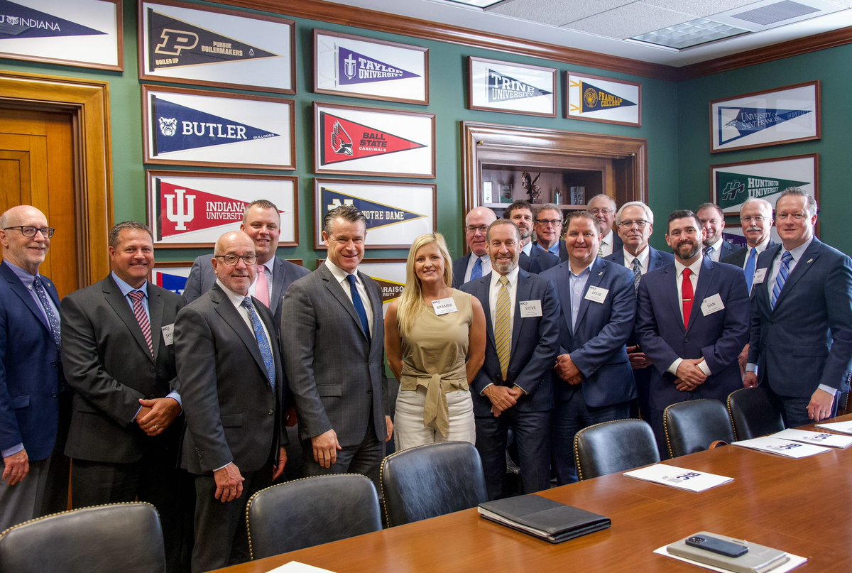 Davidyuxx1's tweet photo. Great to meet with members of the Build Indiana Council this week to discuss how we can continue to build out and improve our great state’s infrastructure and ensure Hoosiers receive their fair share of federal funding. https://t.co/cbXC2VPBsP